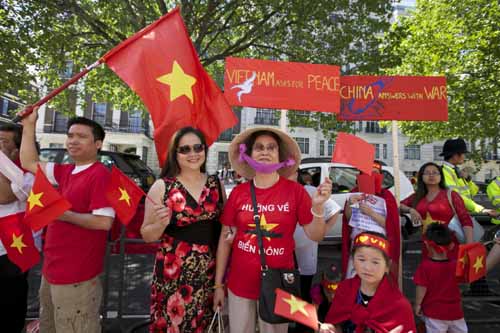 Cộng đồng người Việt tại Angola, New Zealand tuần hành phản đối Trung Quốc ảnh 1